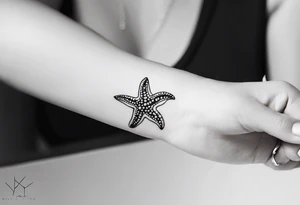 Dainty Shell/starfish wrist tattoo tattoo idea