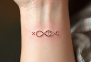 Three intertwined infinity symbols in gold, silver, and rose gold, each person (three) has its own tattoo idea