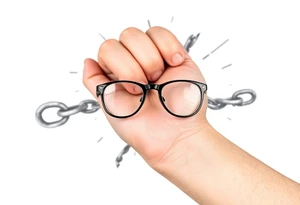 Glasses against a breaking chain
The chain symbolizes the limitations of poor vision, and its breaking is your liberation. Glasses can be against this background. tattoo idea