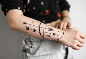 Small bow and arrow with kompass tattoo idea