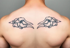 Dwa identyczne kruki pomiędzy korona tattoo idea