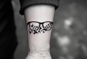 Glasses that turn into birds
The temples of the glasses smoothly turn into a flock of birds, which symbolizes freedom from the limitations that were previously caused by poor eyesight. tattoo idea