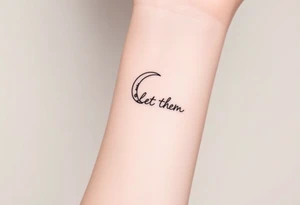 croissant de lune mystique avec le text Let Them tout en longeur tattoo idea