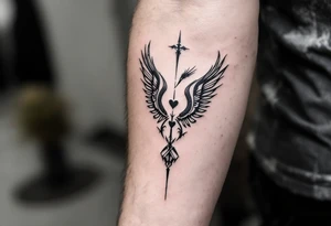 deux corbeau
épée 
un crane
un coeur tattoo idea