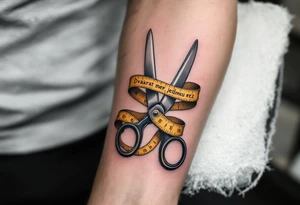 "Dvakrat mer, jednou rez." — A pair of measuring tapes entwined around scissors in steel-gray and yellow, with the phrase running along the blades. tattoo idea