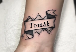 Name "Tomík" flowing like a banner above 18.6.2015 v 9:00, with subtle earth tone shading. tattoo idea