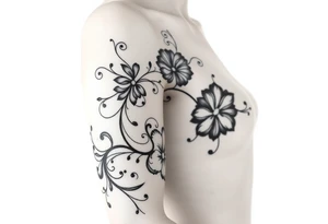 Лилии и размытые линии tattoo idea