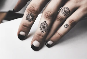 small tattoo on the finger tattoo idea