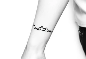 Silhouette armband tattoo idea