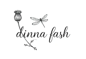 minimaliste simple thistle with dragonfly text : dinna fash tattoo idea