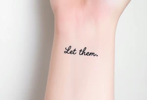 croissant de lune mystique avec le text Let Them tout en longeur tattoo idea