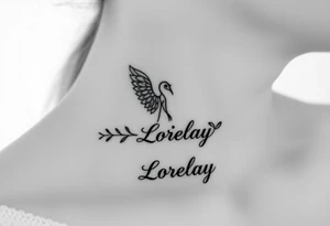 Crea un diseño significativo sobre la cultura egipcia y que tenga el nombre escrito por de bajo del diseño el nombre de mi hermana Lorelay para la parte baja del bíceps tattoo idea
