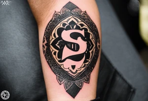 A forearm tattoo on the front of the forearm with the writing "فَأَيْنَ، يَا مَوْتُ، شَوْكَتُكَ؟ وَأَيْنَ، يَا مَوْتُ نَصْرُكَ؟ " fully visible tattoo idea