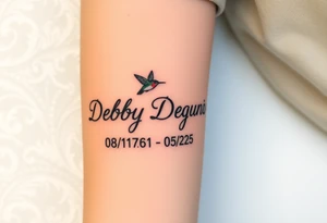 Tattoo of the exact name Debby Deguzman in chunky curly cursive with the exact dates of 08/17/61-05/29/25 surrounded by 1 hummingbird and 1 rose tattoo idea