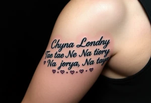 Cursive words that say, 

M.S.K

Chyna

Londyn

Gurly 

Tae tae 

Na jorya 

Na taya
 surrounded by little hearts & stars tattoo idea