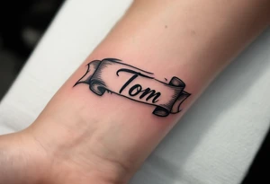 Name "Tom" flowing like a banner above 18.6.2015 v 9:00, with subtle earth tone shading. tattoo idea