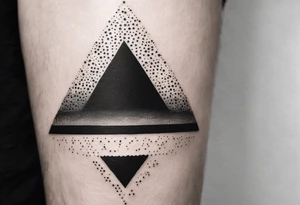 Triángulos fractales, con círculo en medio centrado fragmentado en 5 niveles tattoo idea