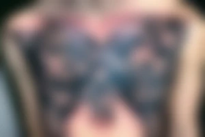 Skull art Nuevo shoulder tattoo idea